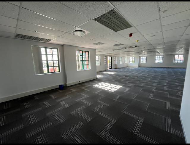 256M² OFFICE TO LET IN CLAREMONT